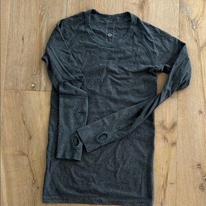 Women’s Gray Long Sleeve Shirt